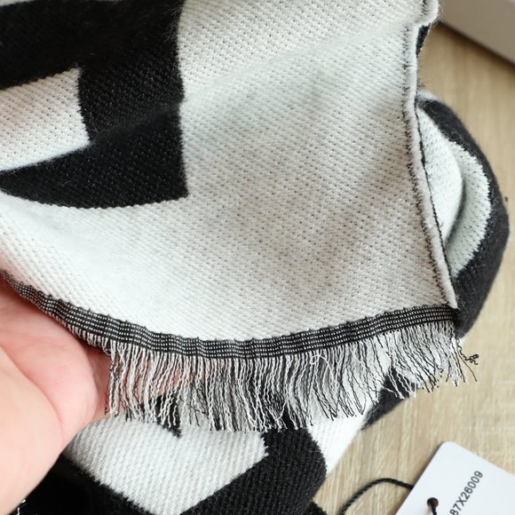 💎✨AUTHENTIC✨💎CHANEL scarf - Picture 9 of 9